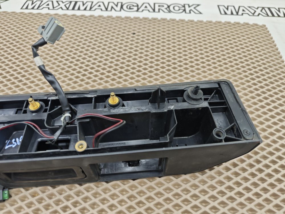 Ручка багажника Discovery 2006 L319 AJ41