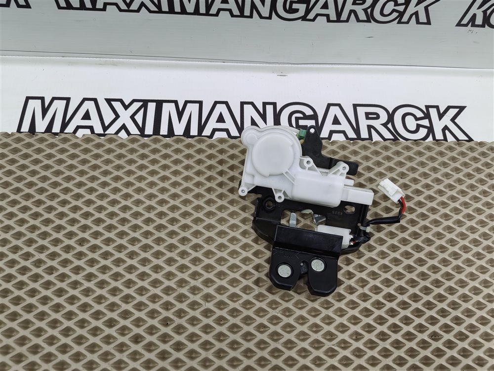 Замок крышки багажника Mazda Atenza GG3P L3VDT