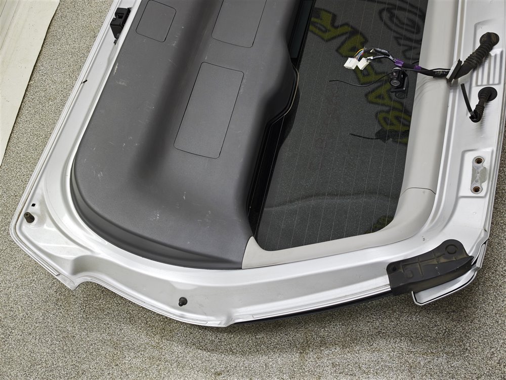 Дверь пятая Prius Alpha 2013 ZVW41 2ZRFXE