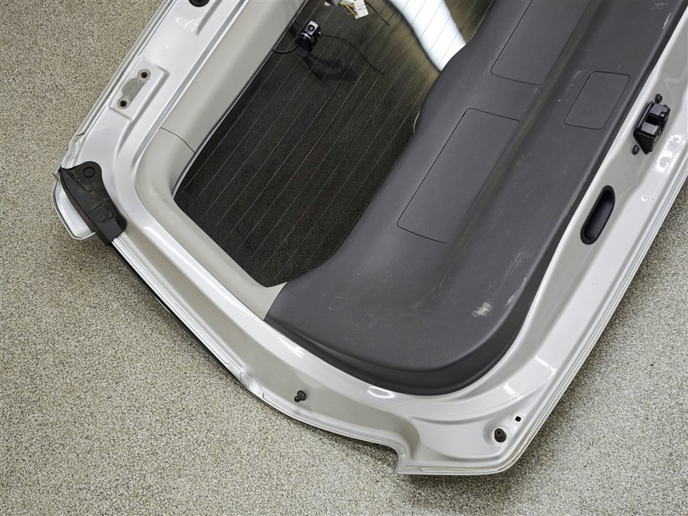 Дверь пятая Prius Alpha 2013 ZVW41 2ZRFXE