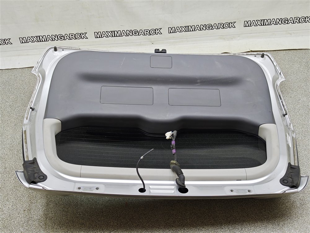 Дверь пятая Prius Alpha 2013 ZVW41 2ZRFXE