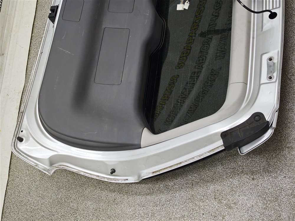 Дверь пятая Prius Alpha 2013 ZVW41 2ZRFXE