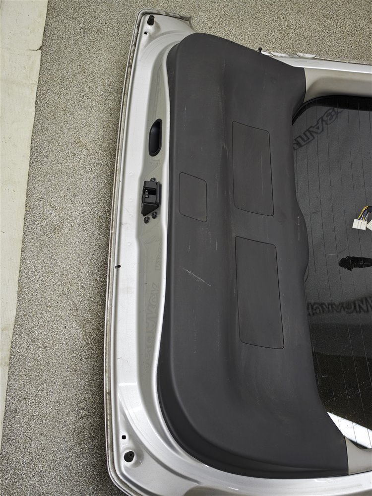 Дверь пятая Prius Alpha 2013 ZVW41 2ZRFXE