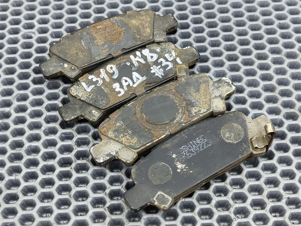 Колодки тормозные задние Discovery 2006 L319 AJ41 Колодки тормозные задние Discovery 2006 L319 AJ41