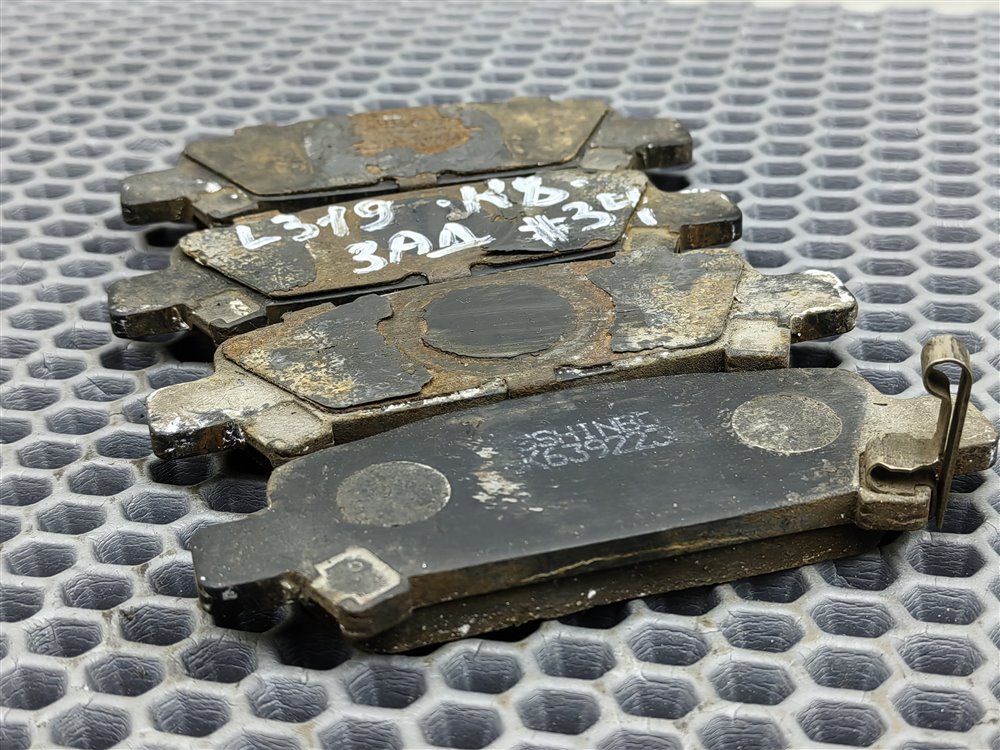 Колодки тормозные задние Land Rover Discovery L319 AJ41 Колодки тормозные задние Land Rover Discovery L319 AJ41