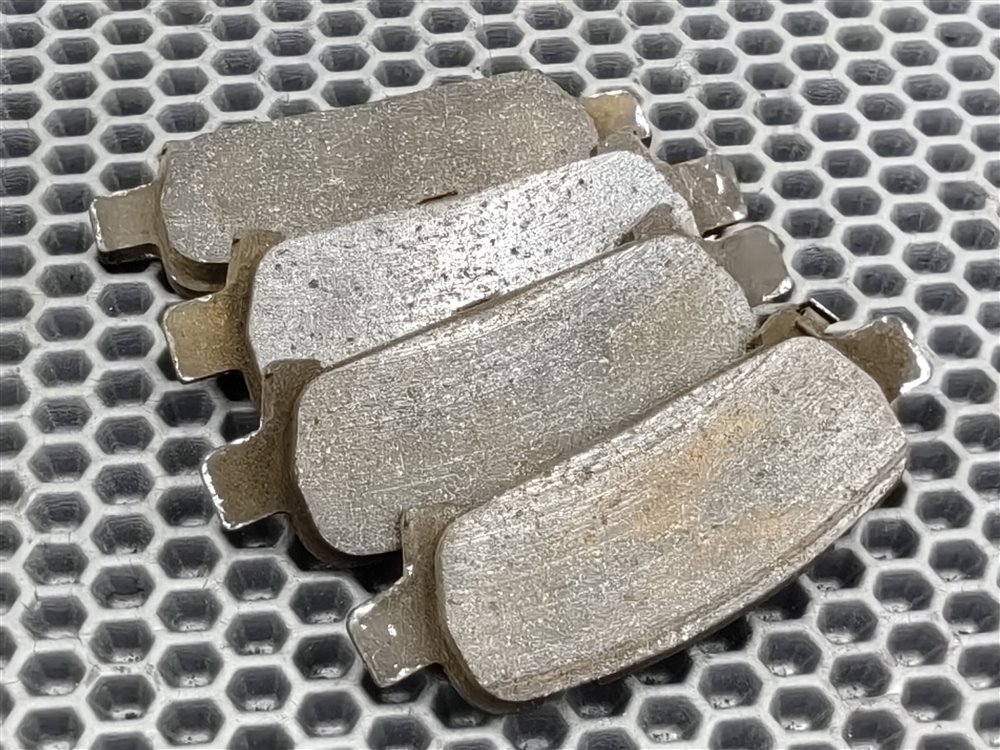 Колодки тормозные задние Discovery 2006 L319 AJ41 Колодки тормозные задние Discovery 2006 L319 AJ41