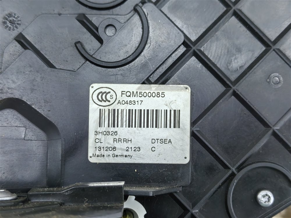 Замок двери задний правый Discovery 2006 L319 AJ41