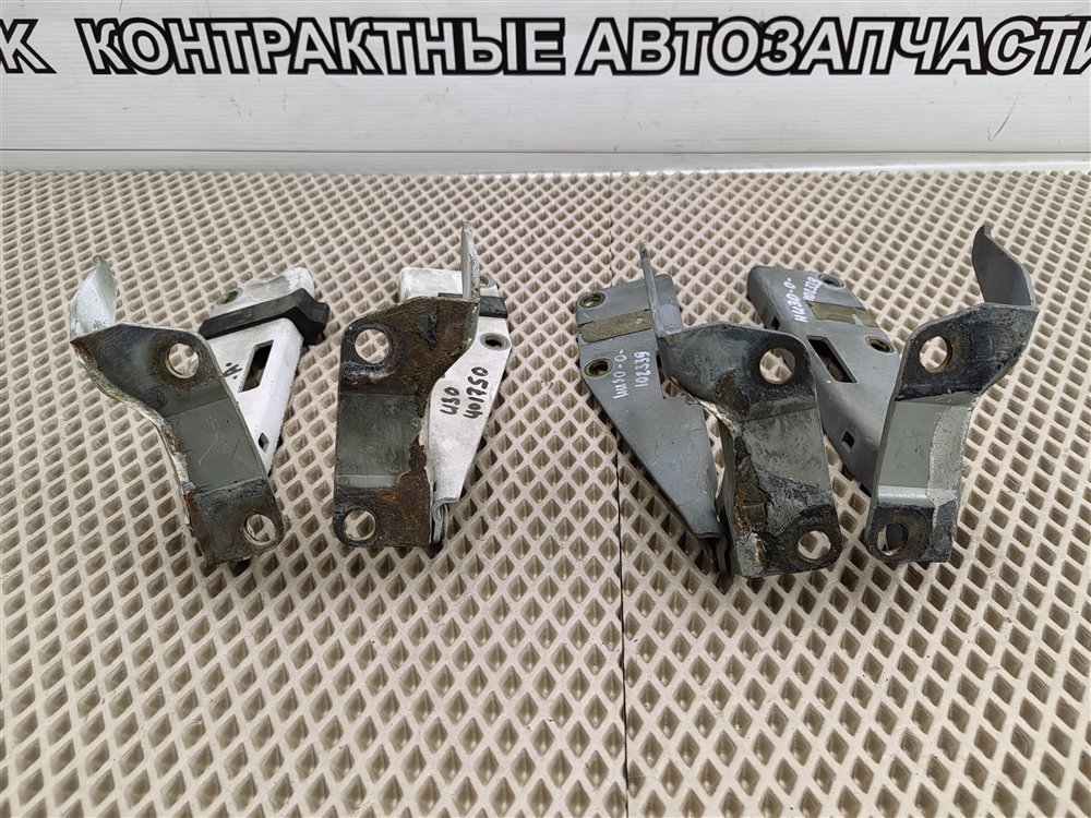 Петля капота Presage 2000 HU30 VQ30DE