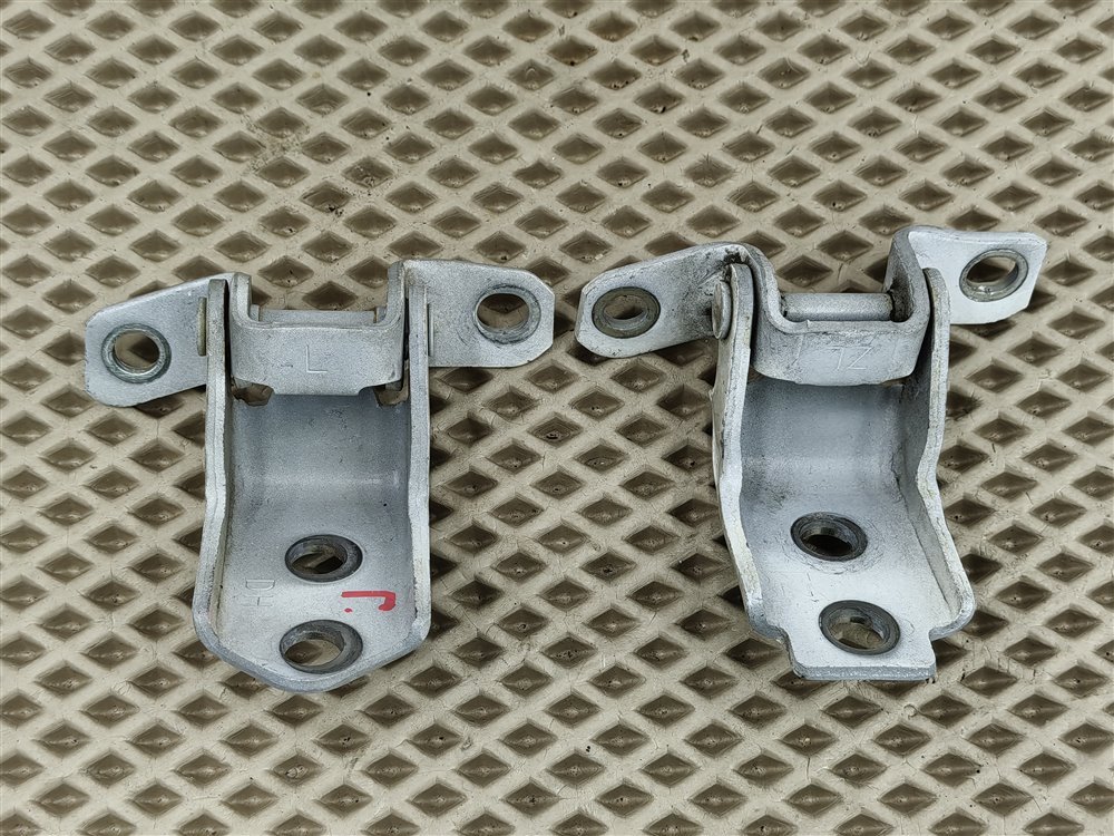 Петли дверные передние левые MAZDA AXELA BM6FJ Z6VE