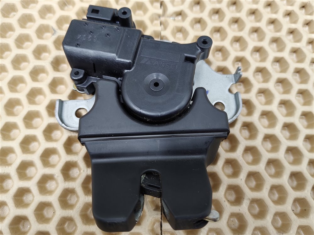 Замок крышки багажника MITSUBISHI Galant Fortis CY4A 4B11T Замок крышки багажника MITSUBISHI Galant Fortis CY4A 4B11T