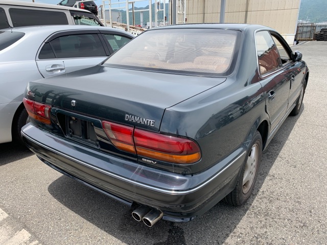 Фонарь задний Mitsubishi Diamante F25A 6G73 1990 правый (б/у)