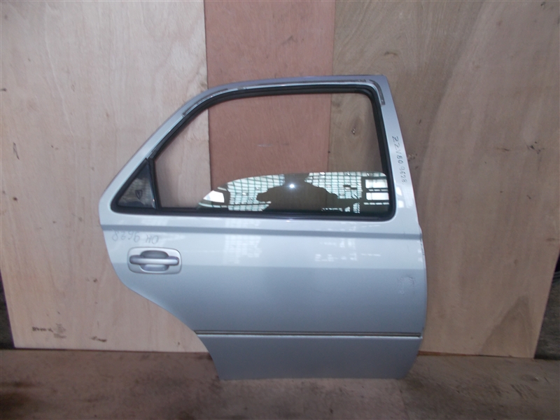 Дверь Toyota Vista Ardeo ZZV50 1ZZ 1999 задняя правая (б/у)