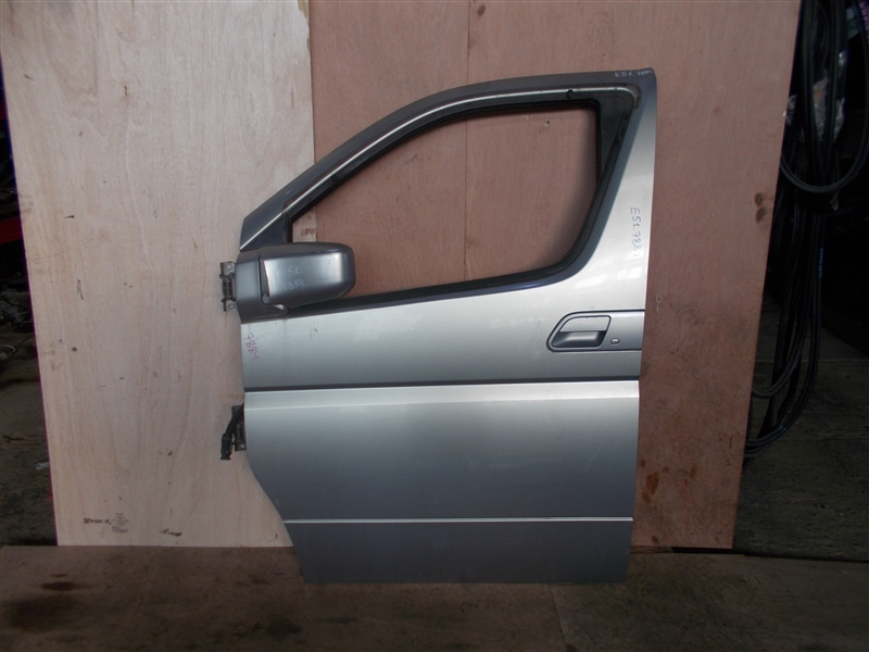 Дверь Nissan Elgrand E51 VQ35(DE) 2002 передняя левая (б/у)