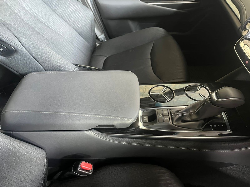 Бардачок между сиденьями Toyota Crown ARS220 8AR-FTS 2018 (б/у)