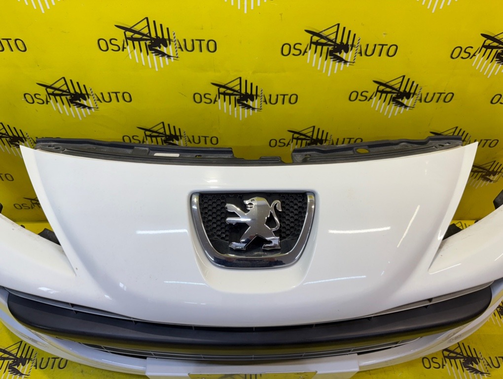 Бампер передний 207 2010