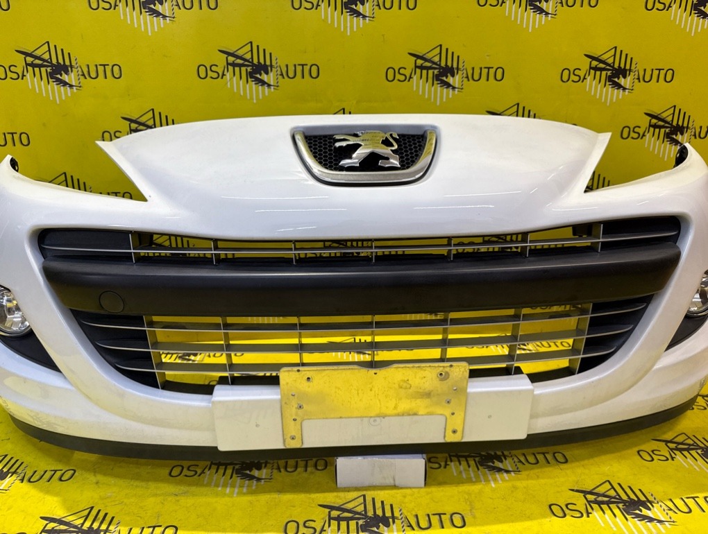 Бампер передний 207 2010