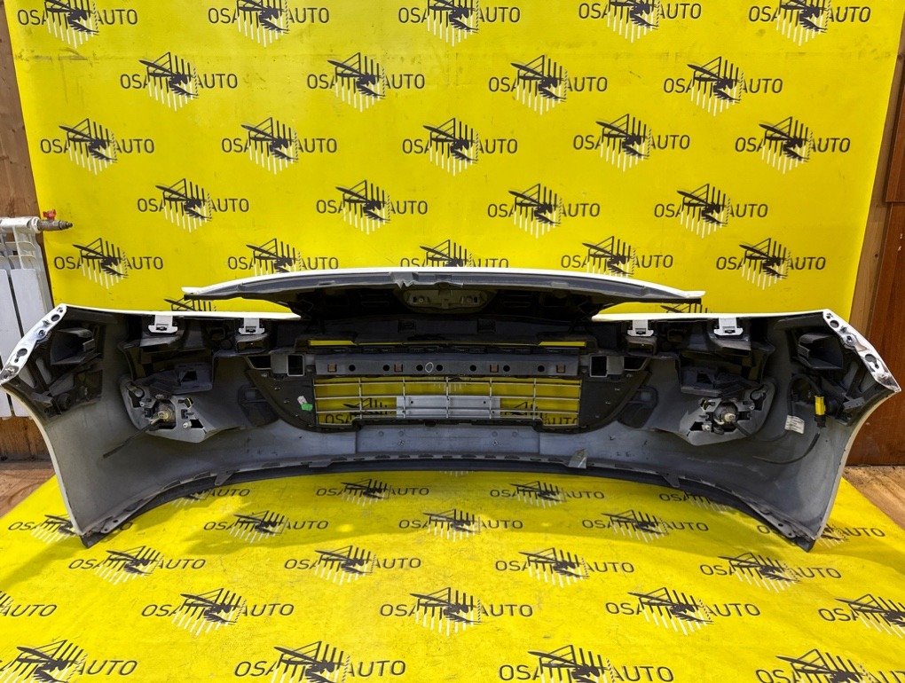 Бампер передний 207 2010