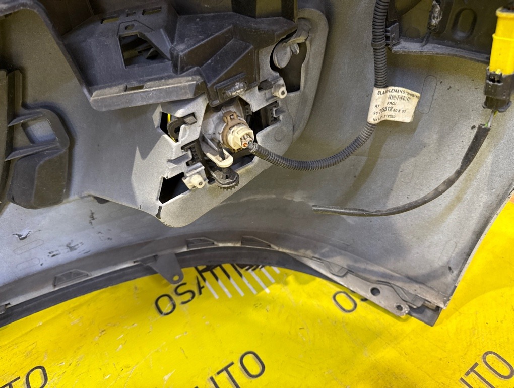 Бампер передний 207 2010