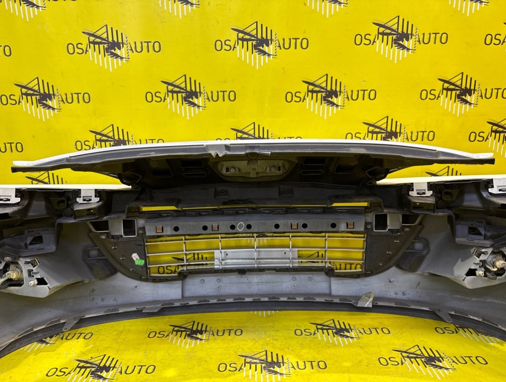 Бампер передний 207 2010