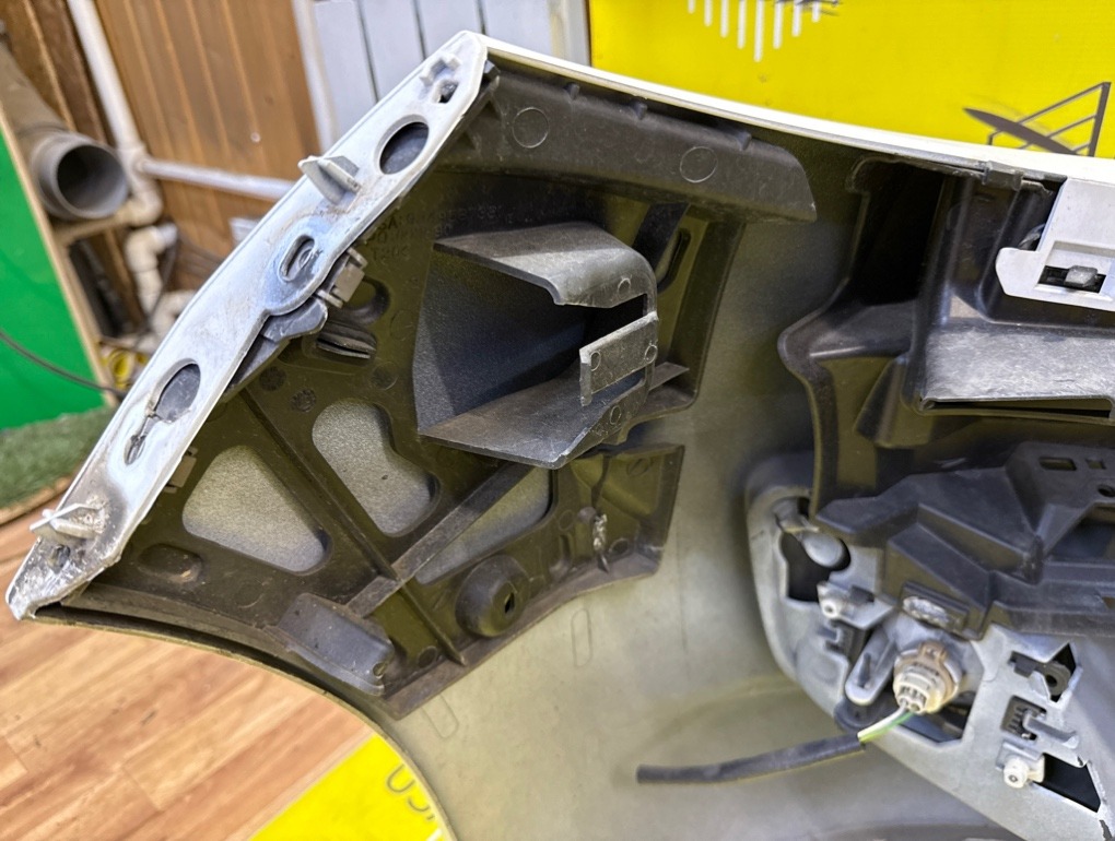 Бампер передний 207 2010