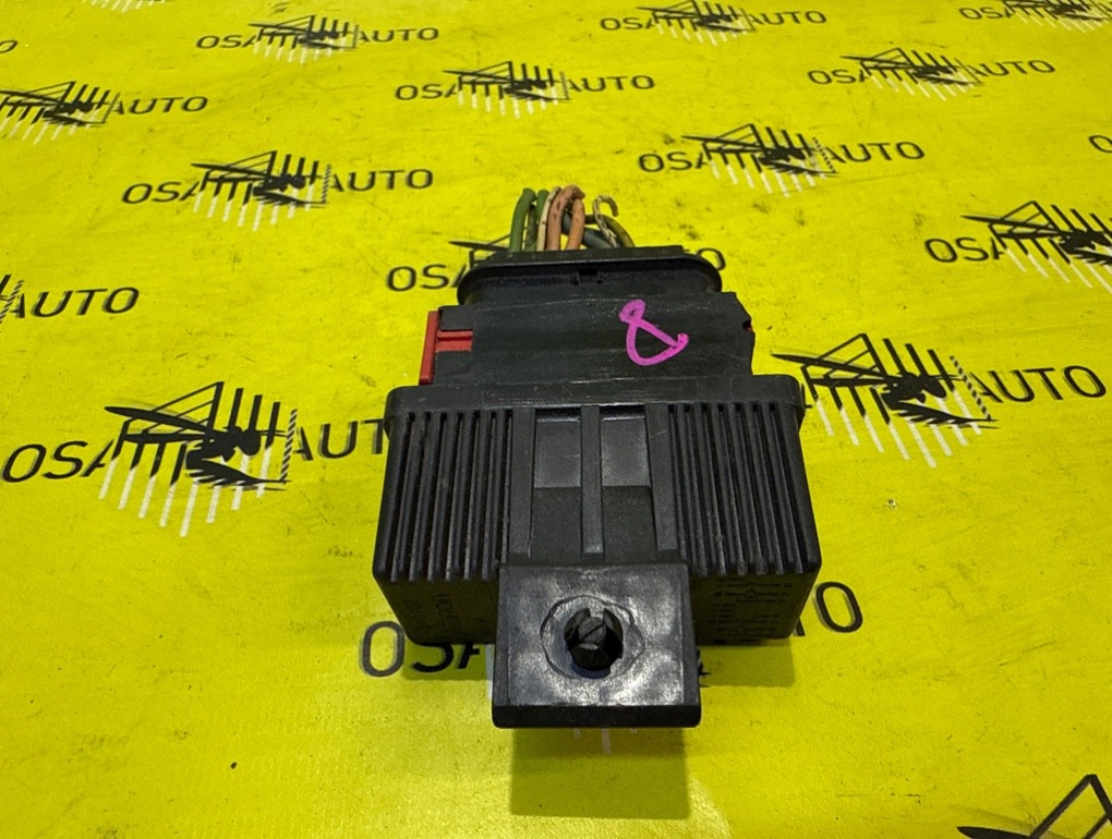 Реле топливного насоса Peugeot 308 1.6 EP6