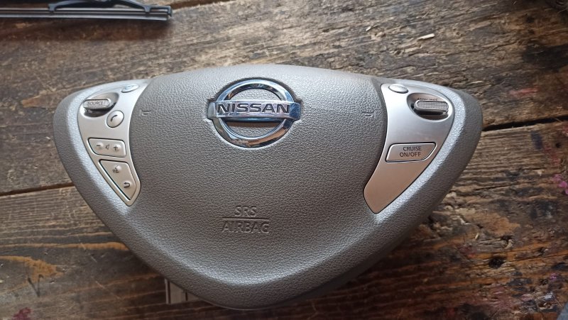 Airbag на руль Nissan Leaf ZE0 EM61 2012 (б/у)