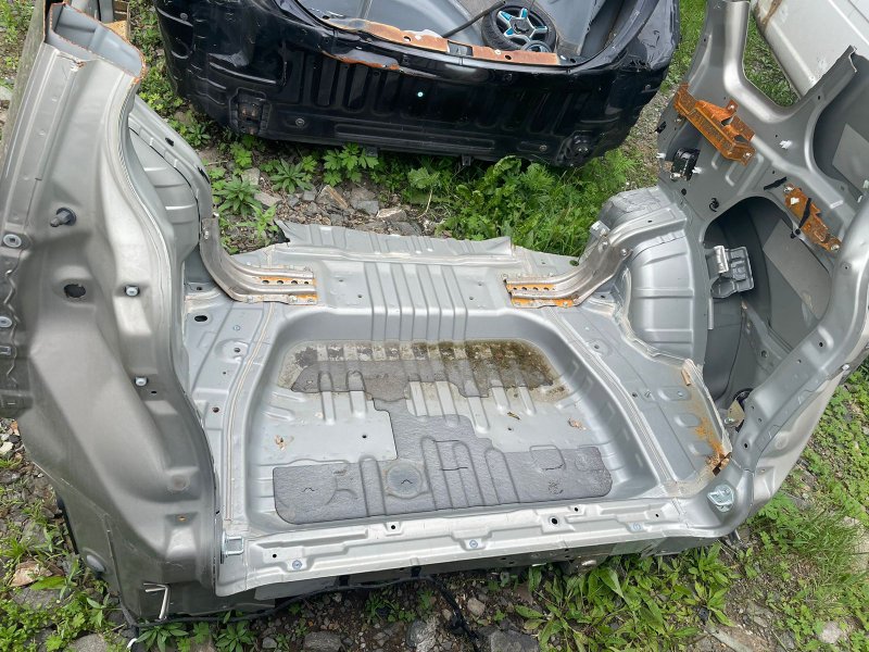 Rear cut Mitsubishi Outlander CW6W 6B31 2008 (б/у)