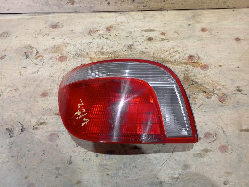 Стоп-сигнал Toyota Vitz SCP10 1SZFE 2000 задний левый (б/у)
