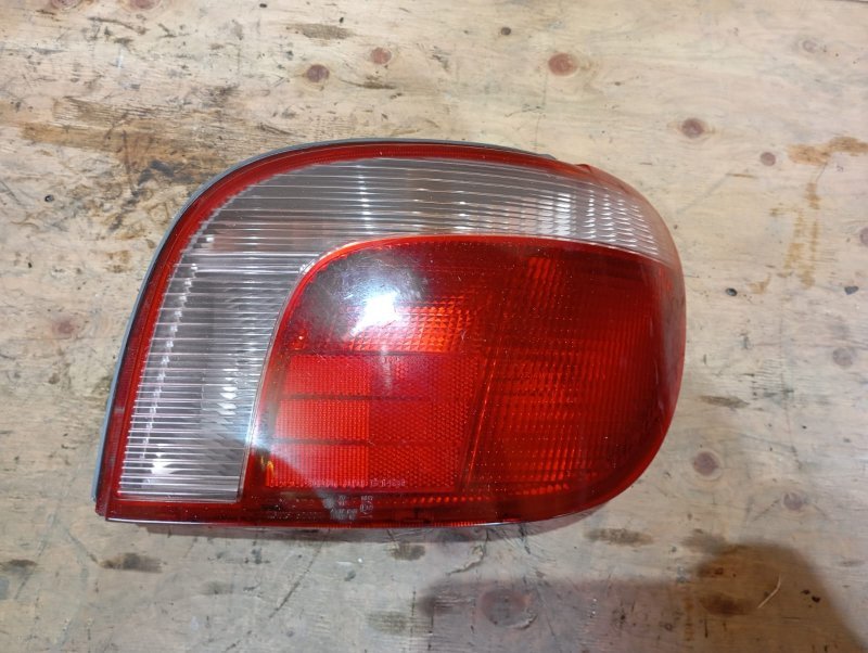 Стоп-сигнал Toyota Vitz SCP10 1SZFE 2000 задний правый (б/у)
