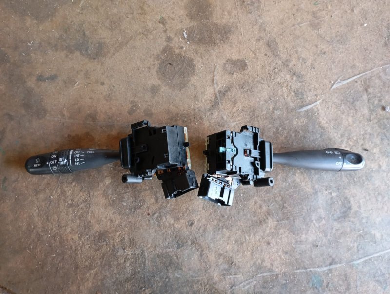 Блок подрулевых переключателей Toyota Vitz SCP10 1SZFE 2000 (б/у)