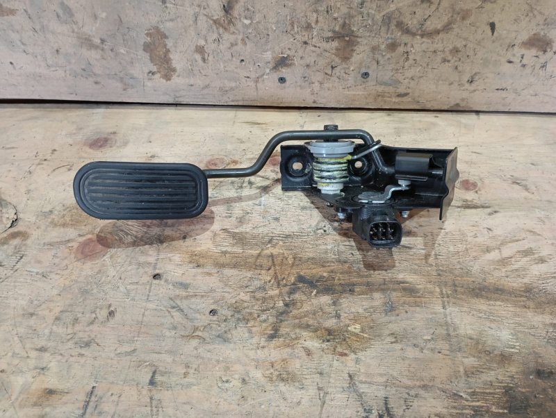 Педаль подачи топлива Toyota Camry ACV30 2AZ-FE 2005 (б/у)