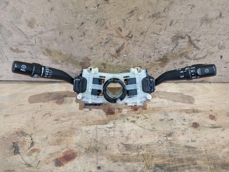 Блок подрулевых переключателей Toyota Mark Ii JZX110 1JZ-FSE 2002 (б/у)