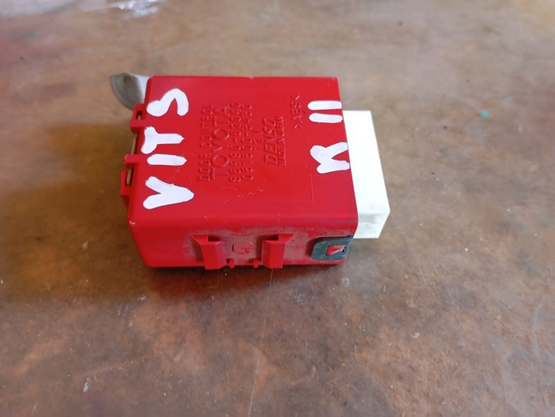 Блок управления дверьми Toyota Vitz SCP10 1SZFE 2000 (б/у)