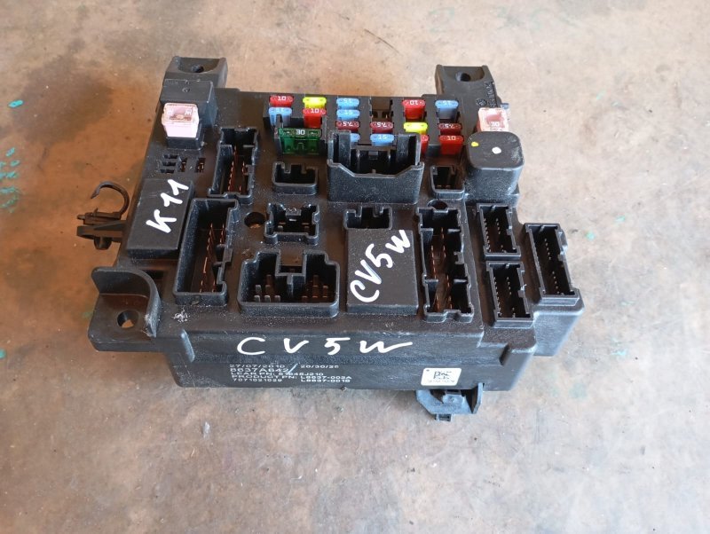 Блок предохранителей Mitsubishi Delica D5 CV5W 4B12 2010 (б/у)