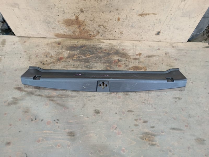 Накладка замка багажника Toyota Mark Ii JZX110 1JZ-FSE 2002 (б/у)