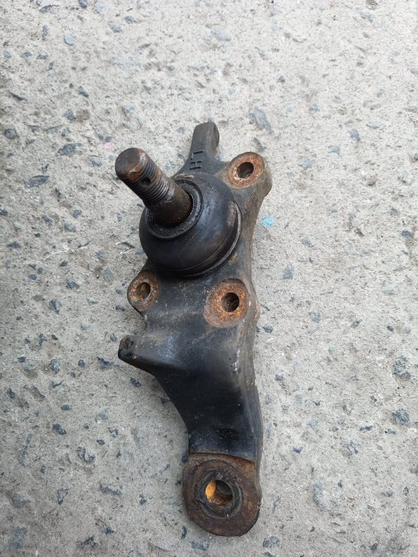 Шаровая опора Toyota Sequoia UCK45 2UZ-FE 2003 передняя левая (б/у)