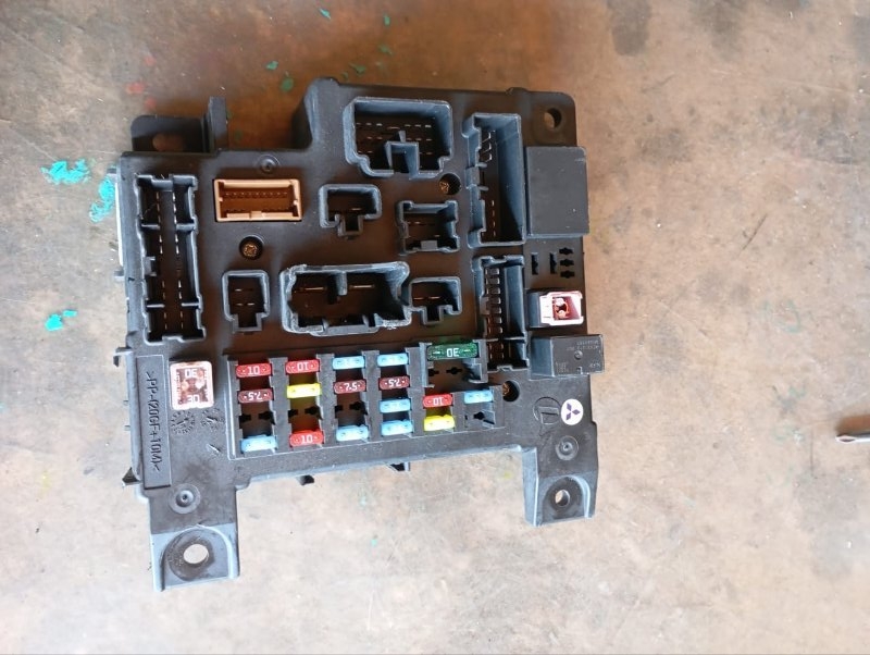 Блок предохранителей MITSUBISHI OUTLANDER CW5W 4B12 2008 (б/у)