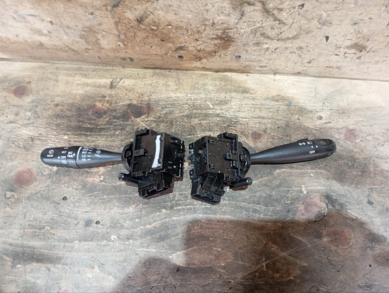 Блок подрулевых переключателей Suzuki Escudo TDA4W J24B 2010 (б/у)