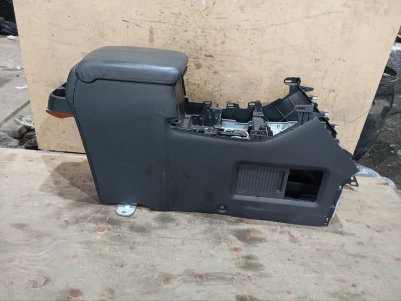 Бардачок между сиденьями HONDA ELYSION RR5 J35A 2009 (б/у)