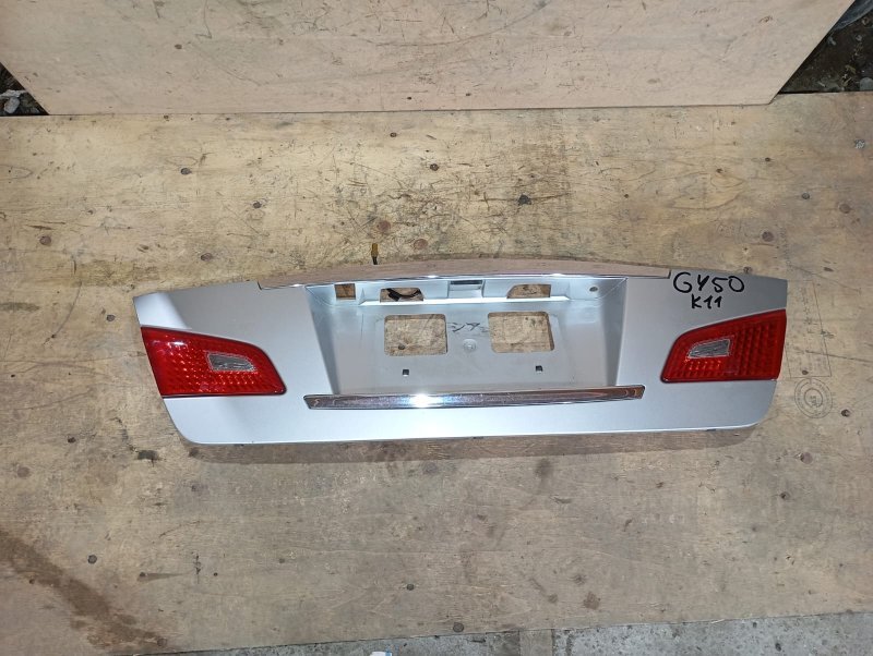 Накладка на багажник NISSAN FUGA GY50 VK45DE 2008 (б/у)