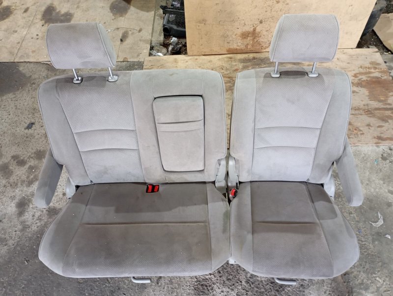 Сиденье TOYOTA GRANVIA KCH16 1KZ-TE 1999 заднее (б/у)