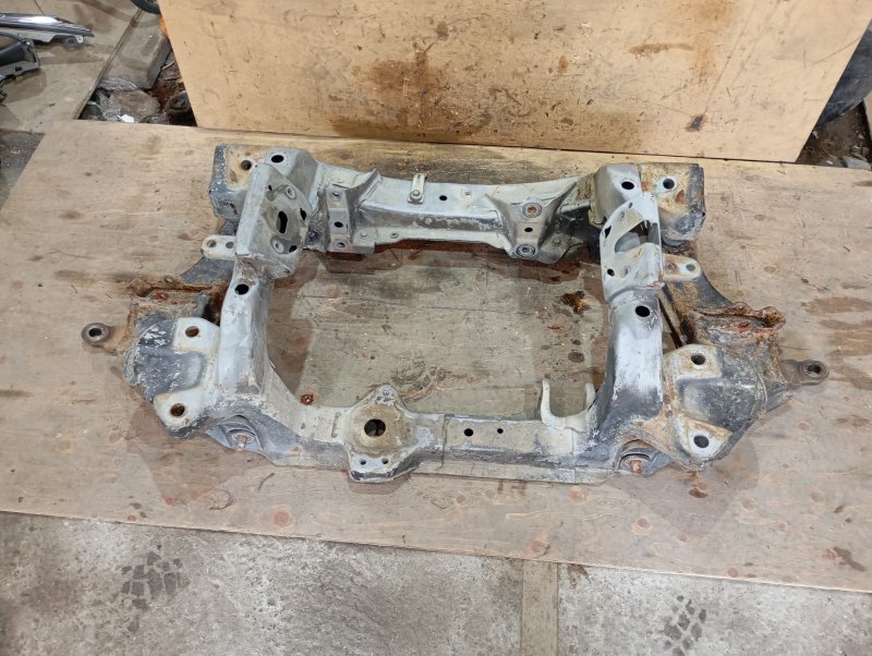 Балка подвески TOYOTA REGIUS KCH46 1KZ-TE 2000 передняя (б/у)