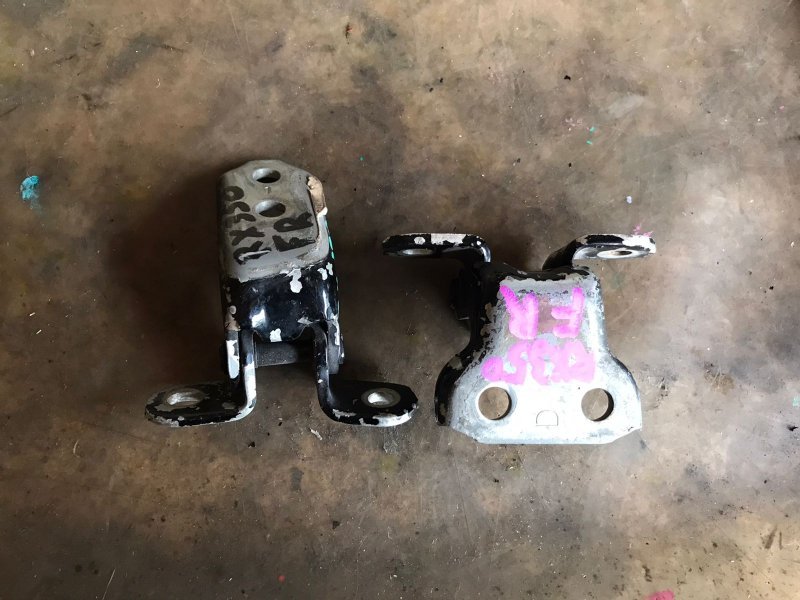 Петля дверная LEXUS RX330 MCU38 3MZ-FE 2006 передняя правая (б/у)