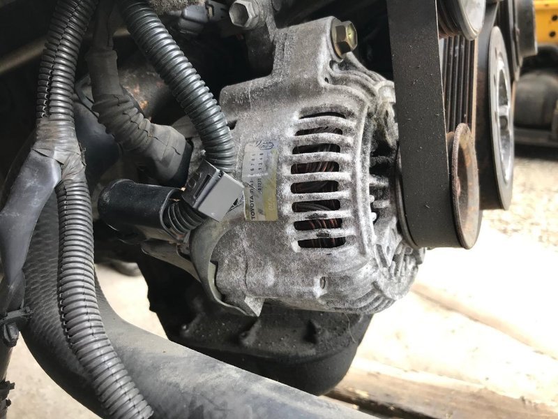 Генератор TOYOTA PROGRES JCG11 2JZ-GE 2000 (б/у)