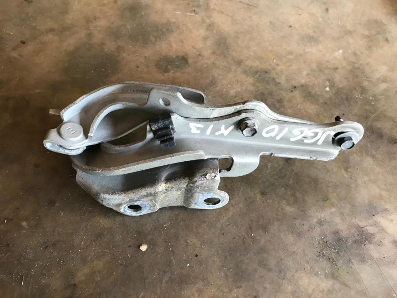 Петля капота TOYOTA PROGRES JCG11 2JZ-GE 2000 (б/у)