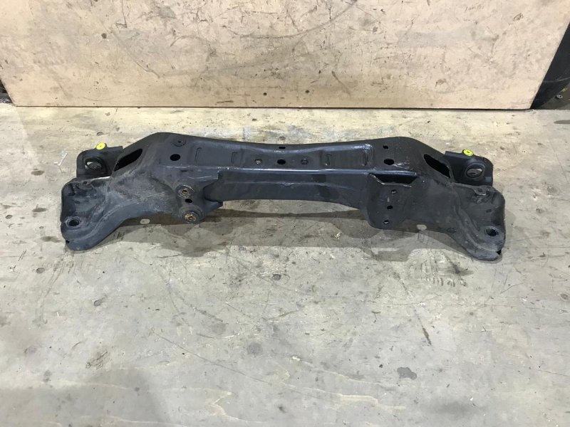Балка подвески TOYOTA PROGRES JCG11 2JZ-GE 2000 (б/у)