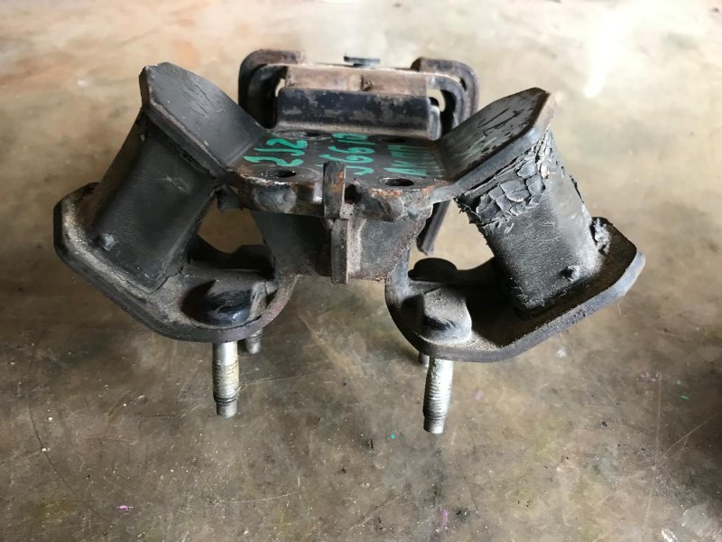 Подушка кпп TOYOTA PROGRES JCG11 2JZ-GE 2000 задняя (б/у)