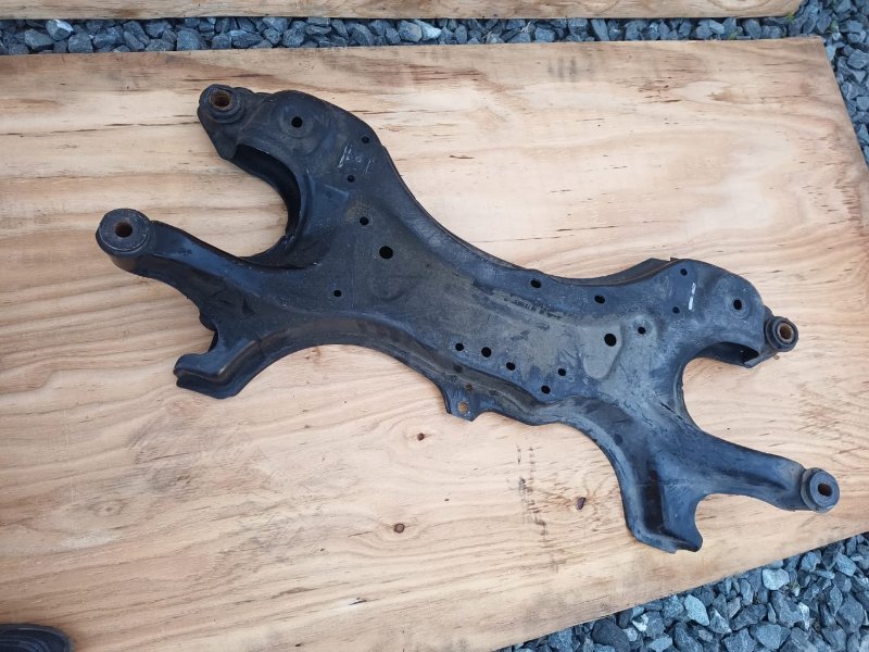 Балка под двс TOYOTA WISH ZNE10 1ZZ-FE 2005 передняя (б/у)