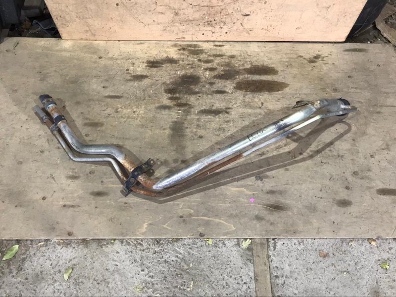 Горловина топливного бака TOYOTA LAND CRUISER CYGNUS UZJ100 2UZ-FE 2002 (б/у)