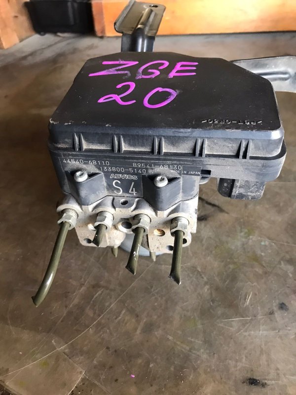 Блок abs TOYOTA WISH ZGE20 2ZRFAE 2014 (б/у)